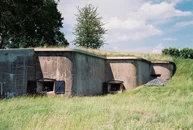 De flankerende artilleriekazemat op het fort Uxegney (Epinal). In vredestijd werden de schietgaten afgesloten